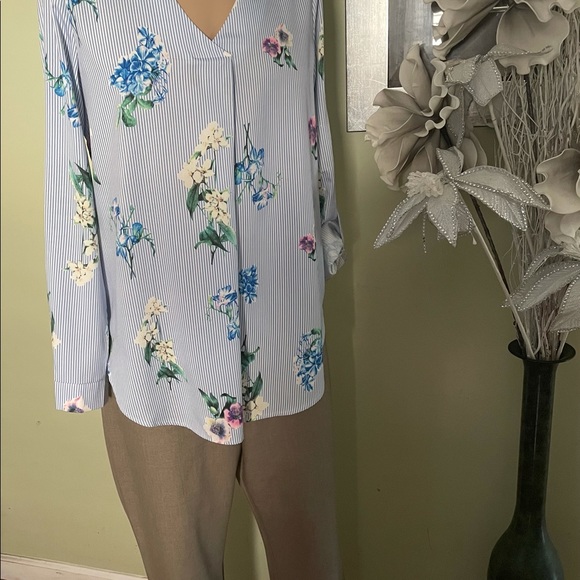 Floral blouse Size M - Picture 2 of 6